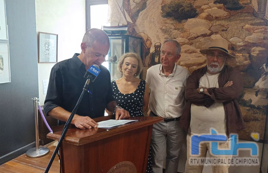 Chipiona homenajea al recordado artista y promotor de la cultura Julio Ceballos con una exposición