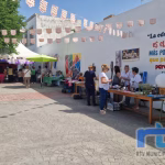 Un mercadillo solidario ha recaudado hoy fondos para la Asociación contra el cáncer en el Centro de Adultos de Chipiona