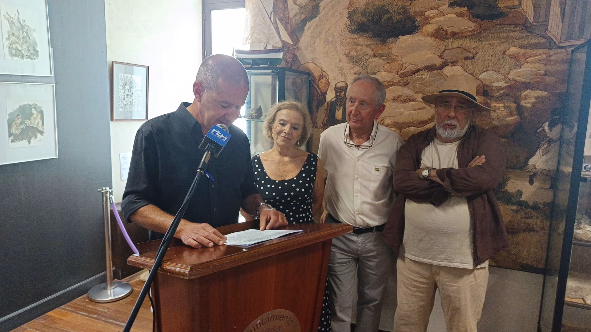 Chipiona homenajea al recordado artista y promotor de la cultura Julio Ceballos con una exposición