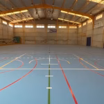 Finalizan los trabajos de conservación e instalación de un nuevo pavimento técnico deportivo en el pabellón del colegio Príncipe Felipe