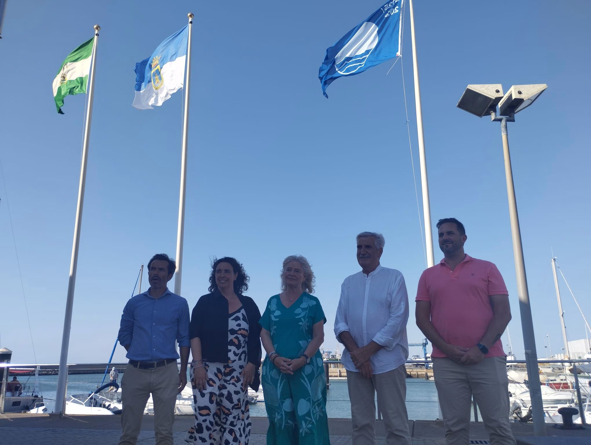 La Bandera Azul de los Mares Limpios de Europa ya ondea en el Puerto Deportivo de Chipiona
