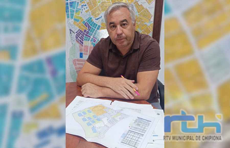 Pepe Mellado informa que se va a impulsar la cesión de un tramo de la carretera de Rota para integrarlo en el plan de urbanización del sector 4