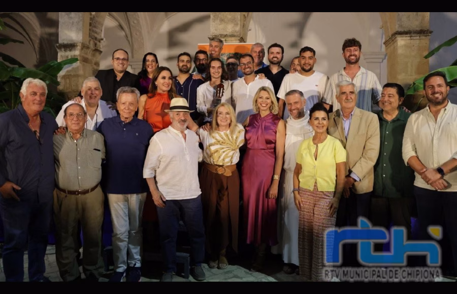Presentado en Chipiona el libro dedicado a Rocío Jurado ‘Rocío, 20 años contigo’, de la periodista Marina Bernal