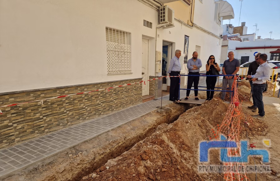 Javier Bello supervisa las obras del PROFEA en Chipiona