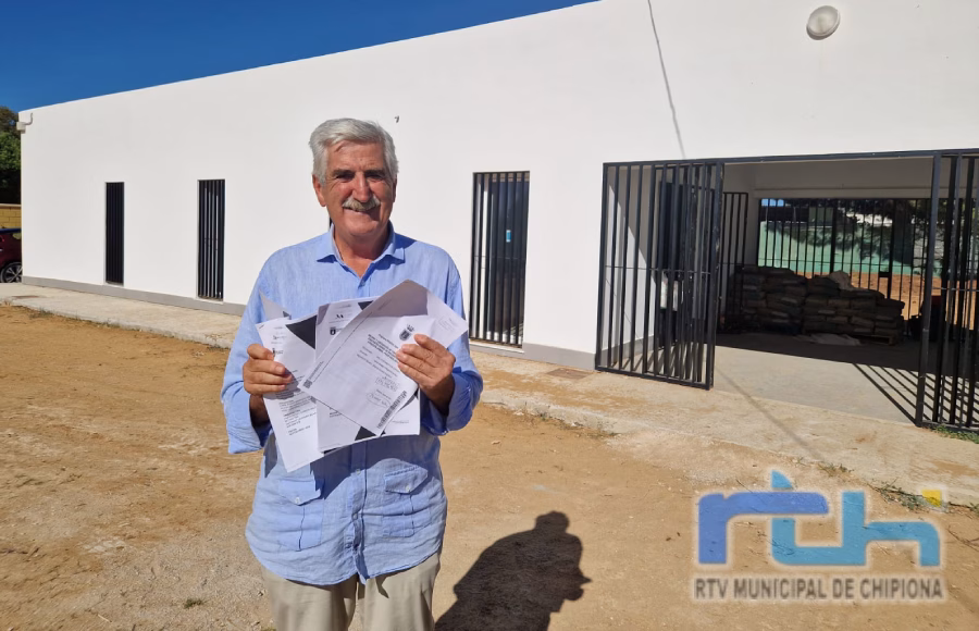 Luis Mario Aparcero supervisa las obras del Centro Municipal de Atención Animal que se está construyendo en la zona del Abulagar