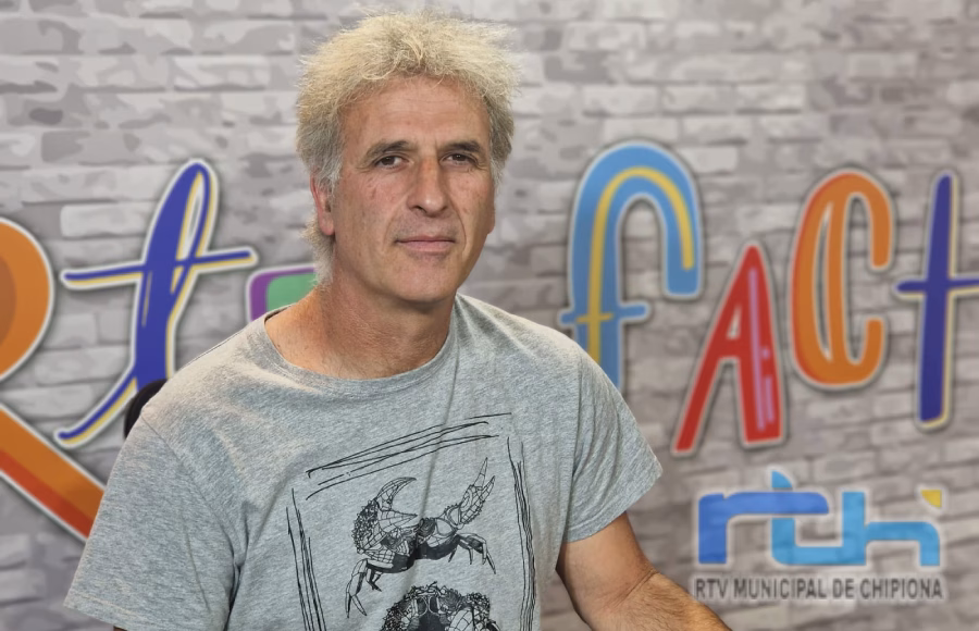 El artista de Chipiona Alfredo Zarazaga expone su obra en la sala Oreka Art en Soraluze, Guipúzcoa.