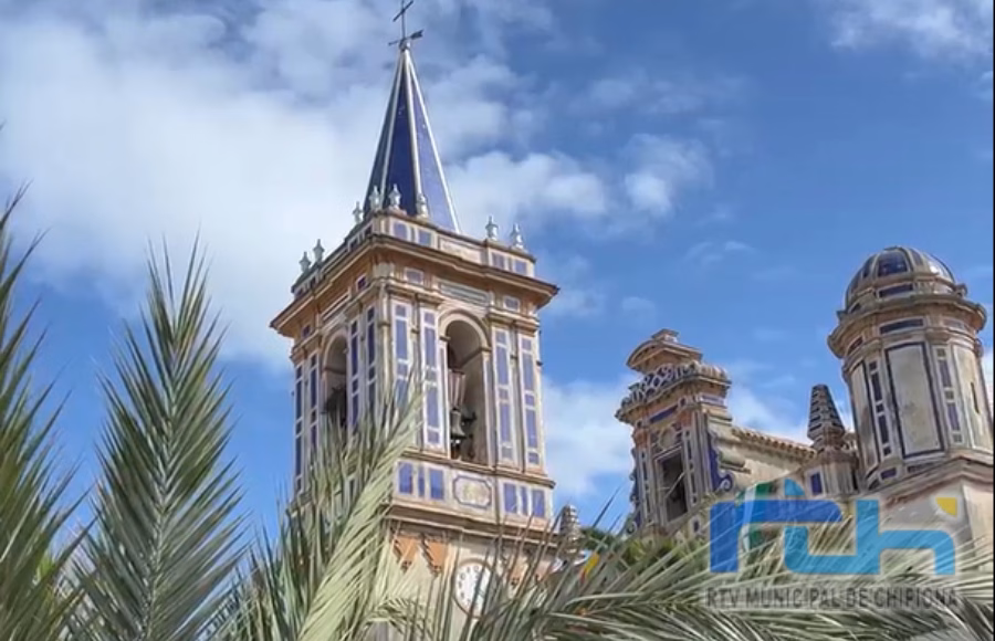 Repique de campanas y una Misa Solemne en honor a San Miguel Arcángel, Patrón de Chipiona hoy en la Parroquia Nuestra Señora de la O