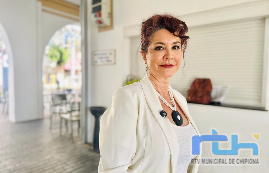 La Delegada de Comercio anuncia el inminente inicio de las obras de mejora de los aseos y la conserjería del Mercado de Abastos