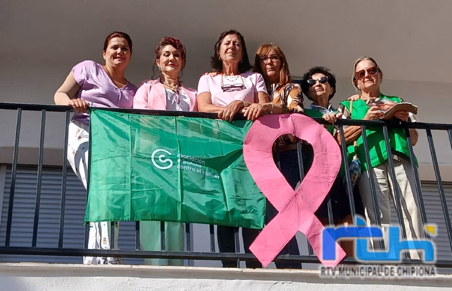 La Asociación contra el Cáncer de Chipiona inicia los actos por el Día Mundial contra el Cáncer de Mama bajo el lema ‘Nos lo tomamos a pecho’