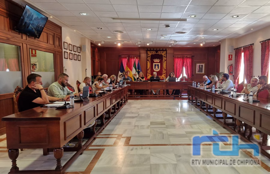El pleno municipal aprueba los Premios Ciudad de Chipiona 2026