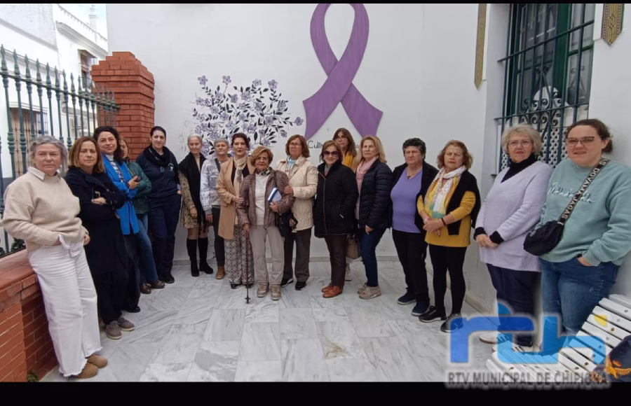 Chipiona recuerda con un minuto de silencio a las 32 mujeres fallecidas en lo que va de año a causa violencia de género