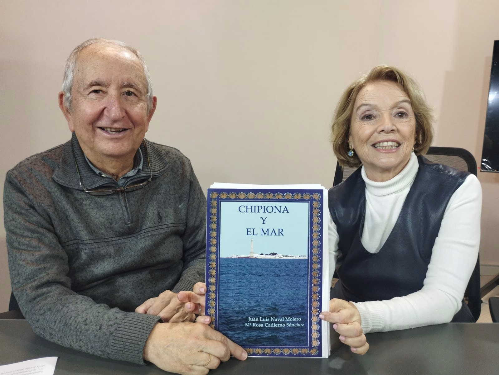 La Asociación Caepionis presenta mañana el libro de Juan Luis Naval y María Rosa Cadierno ‘Chipiona y el mar’
