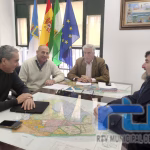 Luis Mario Aparcero estudia con técnicos el concurso para adjudicar la construcción del aparcamiento subterráneo del Muelle