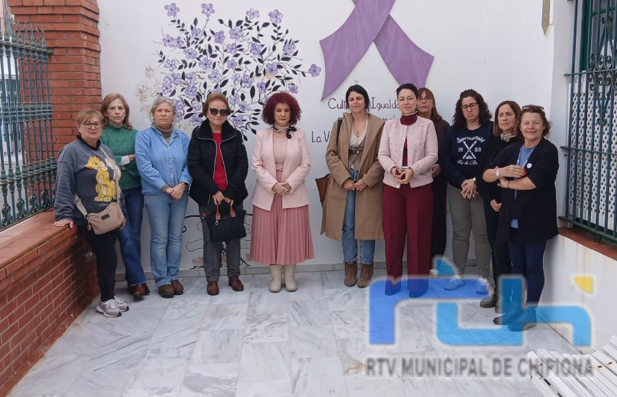 Chipiona recuerda con un minuto de silencio a las 10 mujeres fallecidas en lo que va de año a causa violencia de género