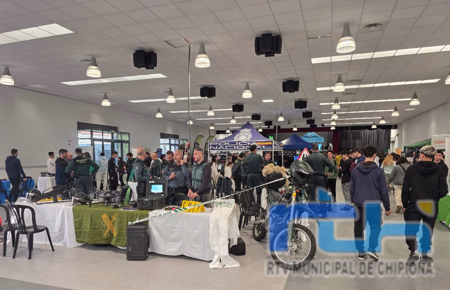 Cerca de 2.500 personas han asistido a la jornada de orientación académica y laboral que ha tenido lugar hoy en Chipiona