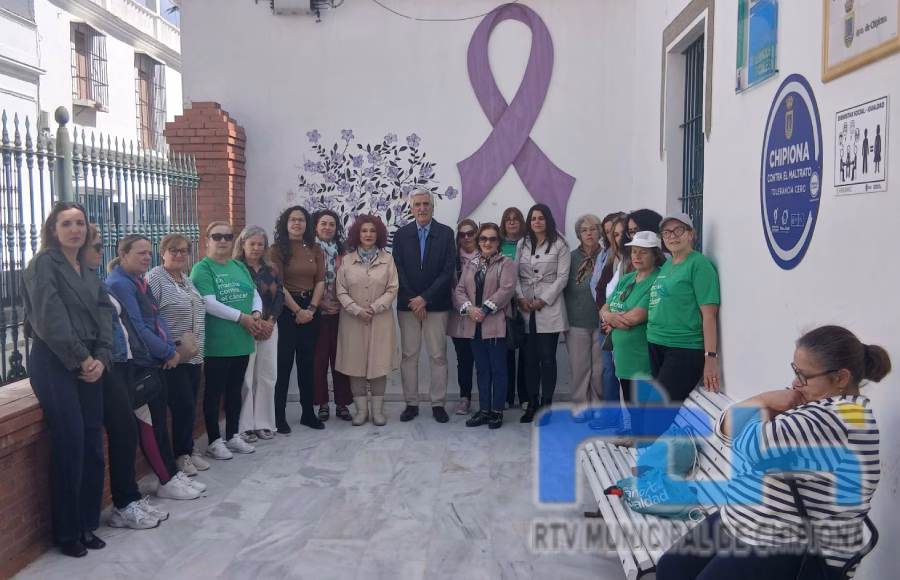 Chipiona recuerda con un minuto de silencio a las 14 mujeres fallecidas en lo que va de año a causa violencia de género