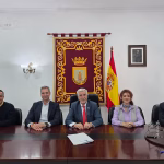 Firmada la prórroga por otro año más del convenio que habilita ayudas de FCC Aqualia en los recibos de familias vulnerables de Chipiona