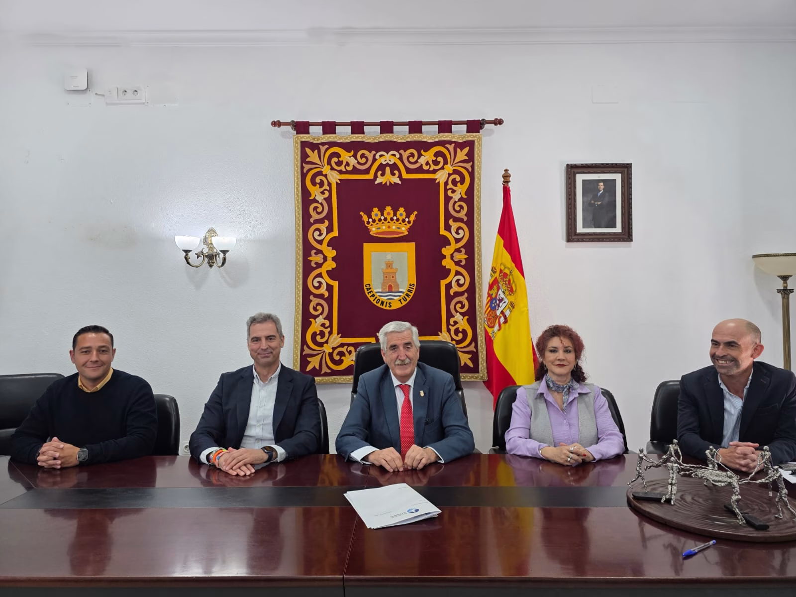 Firmada la prórroga por otro año más del convenio que habilita ayudas de FCC Aqualia en los recibos de familias vulnerables de Chipiona