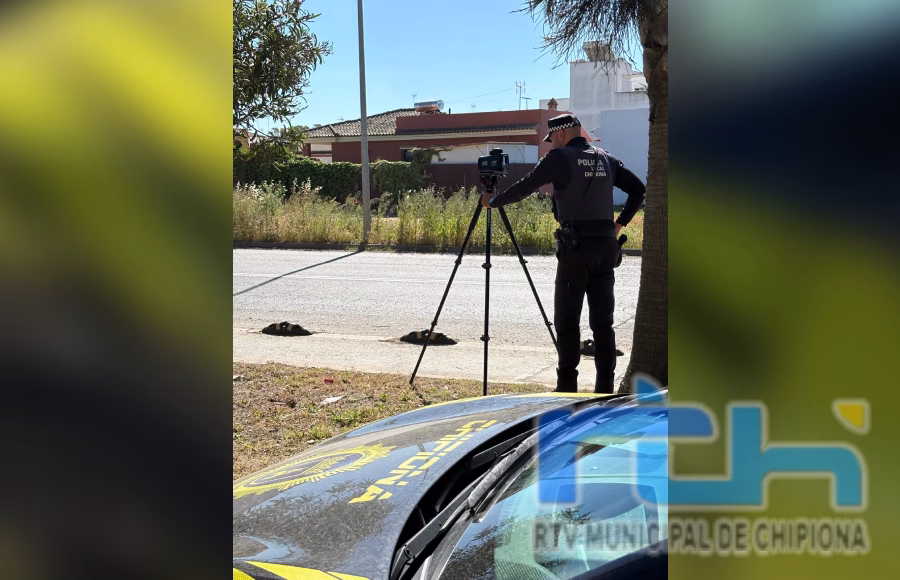 La Policía Local de Chipiona se suma a la campaña de la DGT de control de velocidad en zonas urbanas para reducir el número de accidentes