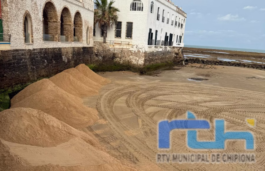 La Delegación de Playas confirma el trasvase anual de arena en la playa del Muelle y actuaciones en accesos afectados por el temporal