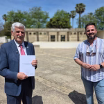 El alcalde y el delegado de Fiestas anuncian la aprobación del proyecto de mejora del auditorio municipal del parque Blas Infante
