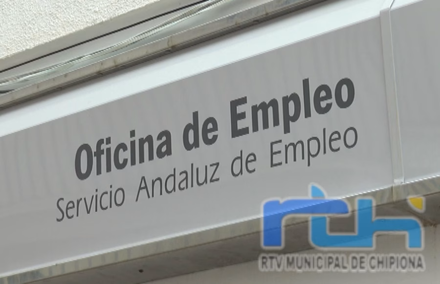 El número de parados en Chipiona descendió en 105 personas en el mes de abril