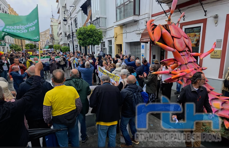 Miles de personas se movilizaron el pasado sábado en Sanlúcar contra los vertidos mineros al Guadalquivir