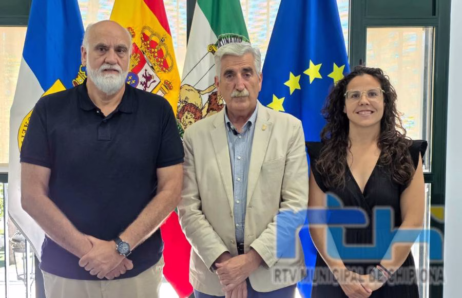 Javier Vidal visita Chipiona para abordar las inversiones provinciales por más de un millón de euros para 2026 en la localidad