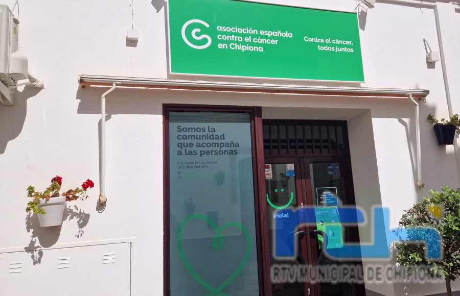La Asociación Contra el Cáncer de Chipiona impulsa una campaña de concienciación sobre los riesgos del tabaco y el vapeo