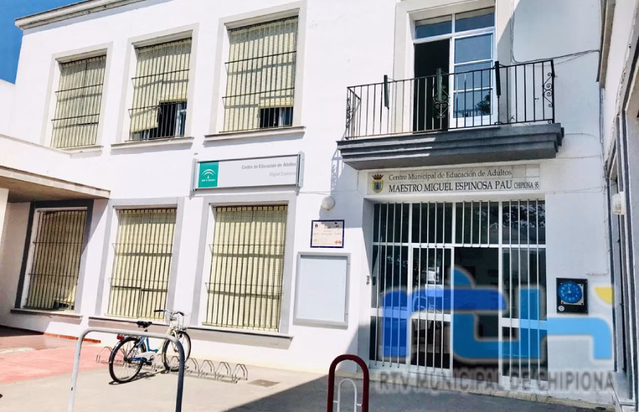 Últimos días del periodo de matriculación en el Centro de Educación Permanente de Adultos de Chipiona