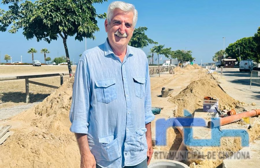 El Alcalde de Chipiona supervisa las obras de mejora de la canalización del Arroyo Antonaria que ya están en marcha