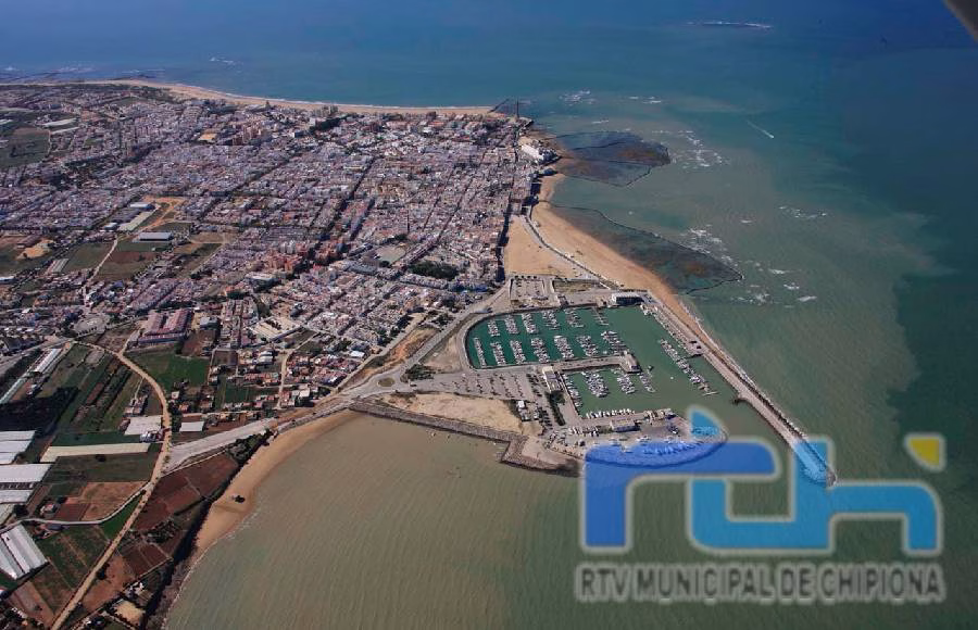 El Ayuntamiento de Chipiona anuncia nuevos cortes de tráfico para este jueves por el rodaje de una serie de televisión sobre Rocío Jurado