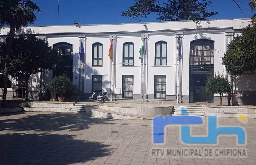 El Ayuntamiento de Chipiona informa de modificación de horarios y emplazamientos de los exámenes de las bolsas de trabajo del 21 y el 22 de julio