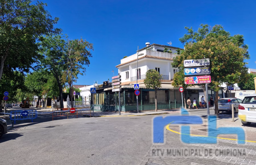 Desde hoy se cambia el sentido de un tramo de la calle Ramón y Cajal y se corta otro de la avenida de Regla a causa de una obra de Aqualia
