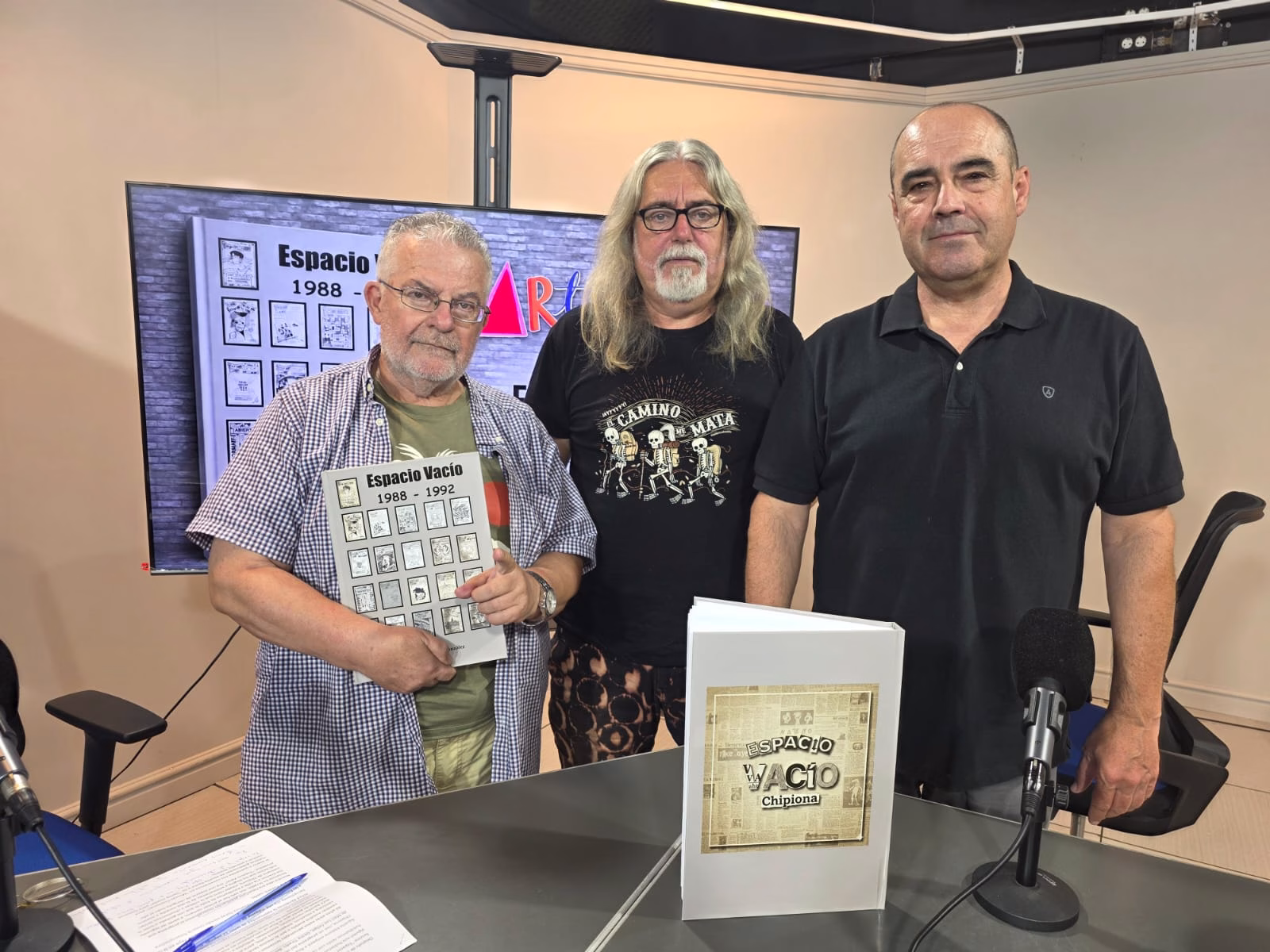 El libro sobre el histórico fanzine ‘Espacio Vacío’ ha sido presentado oficialmente hoy en Radio Chipiona Emisora Municipal