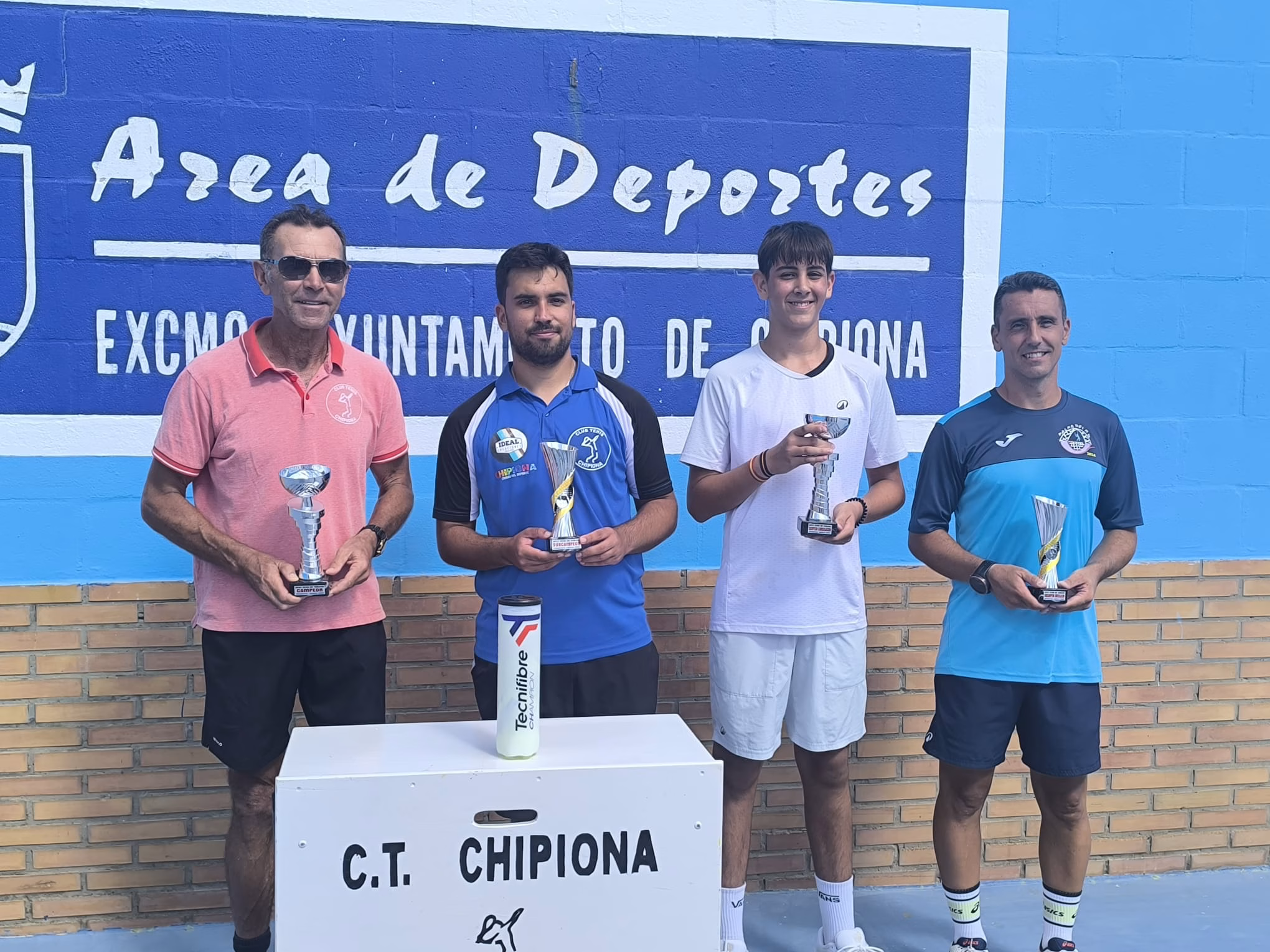 Manuel Massip en el cuadro principal y Darío Castro en el de consolación se imponen en un Open de Verano de ChipionaRadiotelevisión municipal de Chipiona, 24 de agosto de 2026.