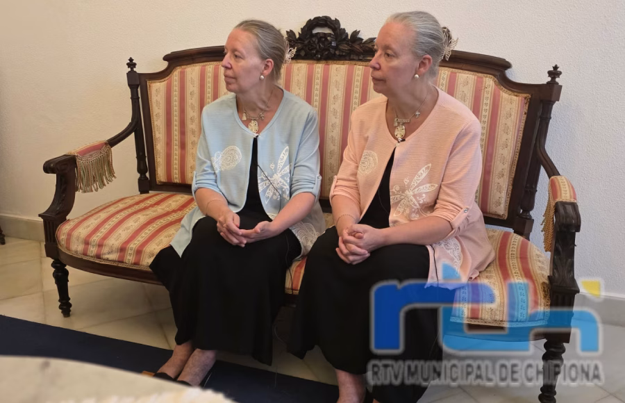 Chipiona nombra esta noche Hijas Adoptivas a las hermanas María Regla y María Dolores Martín Castillo, bordadoras de la Virgen de Regla