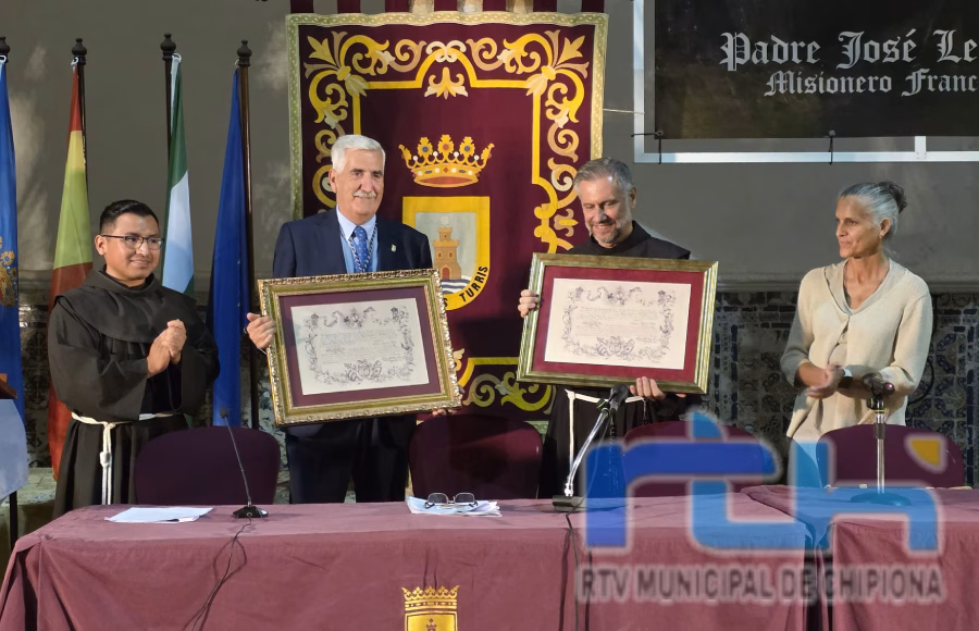 Ayuntamiento de Chipiona y Santuario de Regla reciben copias del nombramiento del Padre Lerchundi como Hijo Predilecto y Adoptivo