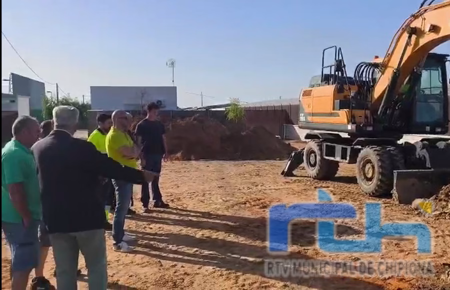 Comienzan en Chipiona las primeras catas para avanzar en la evacuación de aguas de la zona inundable de Pastrana