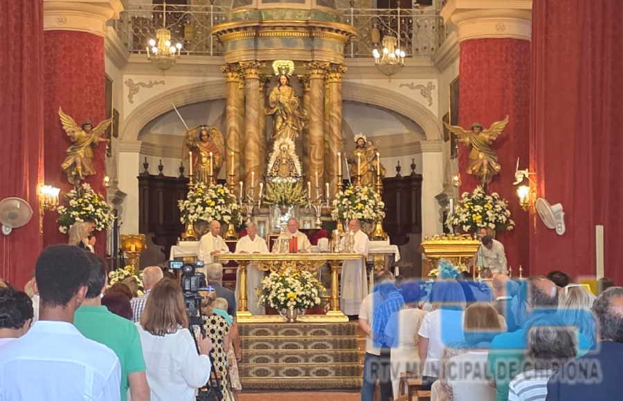 La parroquia de Chipiona ha acogido hoy una misa mozárabe dentro del programa de los Seminarios Reglenses