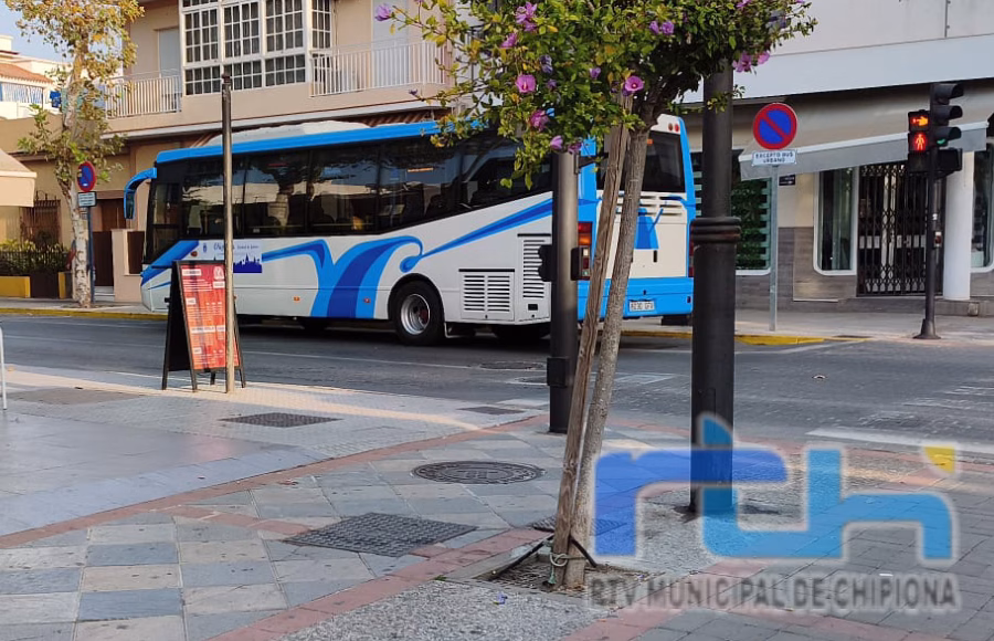 Recuerdan que el autobús urbano de Chipiona ya solo mantiene su línea 1 en horario de mañana