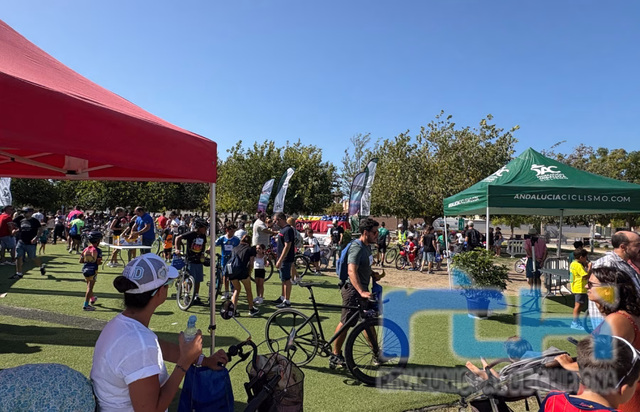 La Marcha en Bicicleta de la Diputación congrega a 500 personas en su sexta edición, esta vez en Rota