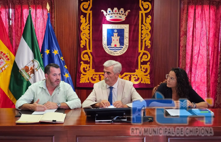 El Vicepresidente del IEDT presenta en Chipiona el Plan AIDA para impulsar la transformación digital de los pequeños municipios de Cádiz