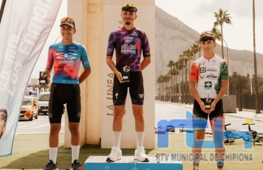 El joven ciclista chipionero Fran Rodríguez se impone en la prueba final del CAREBA 2026