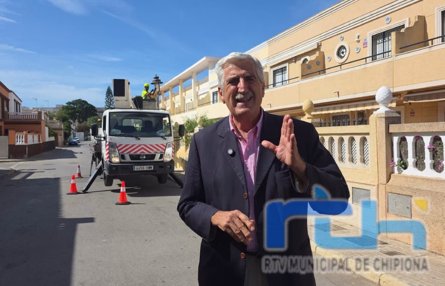 El Alcalde de Chipiona informa del inicio de la renovación del alumbrado público con tecnología LED en más de 200 calles de la localidad