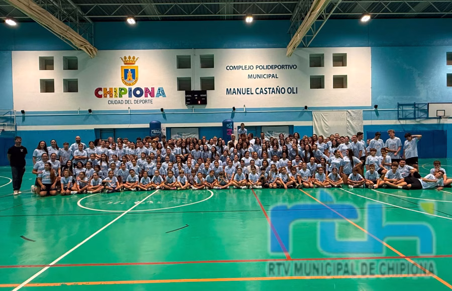 El Club Voleibol Chipiona presenta su una nueva temporada con 13 equipos federados y una escuela de casi 80 niños y niñas